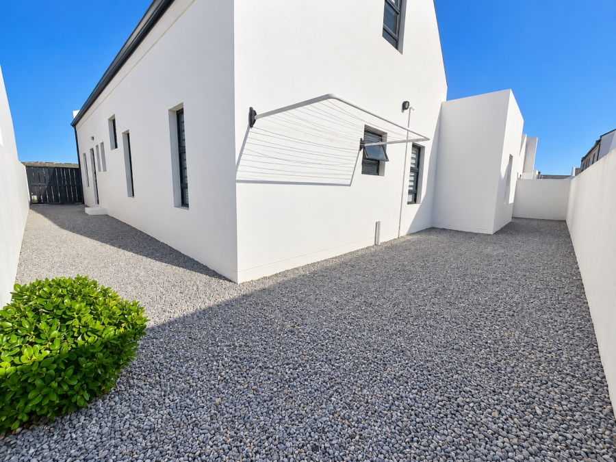 3 Bedroom Property for Sale in Brittania Beach Estate Western Cape